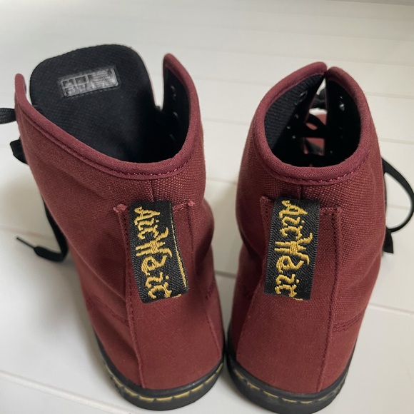 NWOT Marten’s Shoreditch Maroon canvas boot - Picture 4 of 7